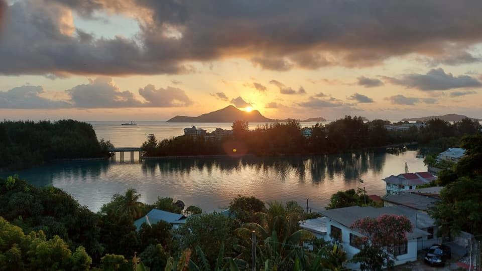 Hibiscus House Seychelles Self Catering Apartment วิกตอเรีย ภายนอก รูปภาพ