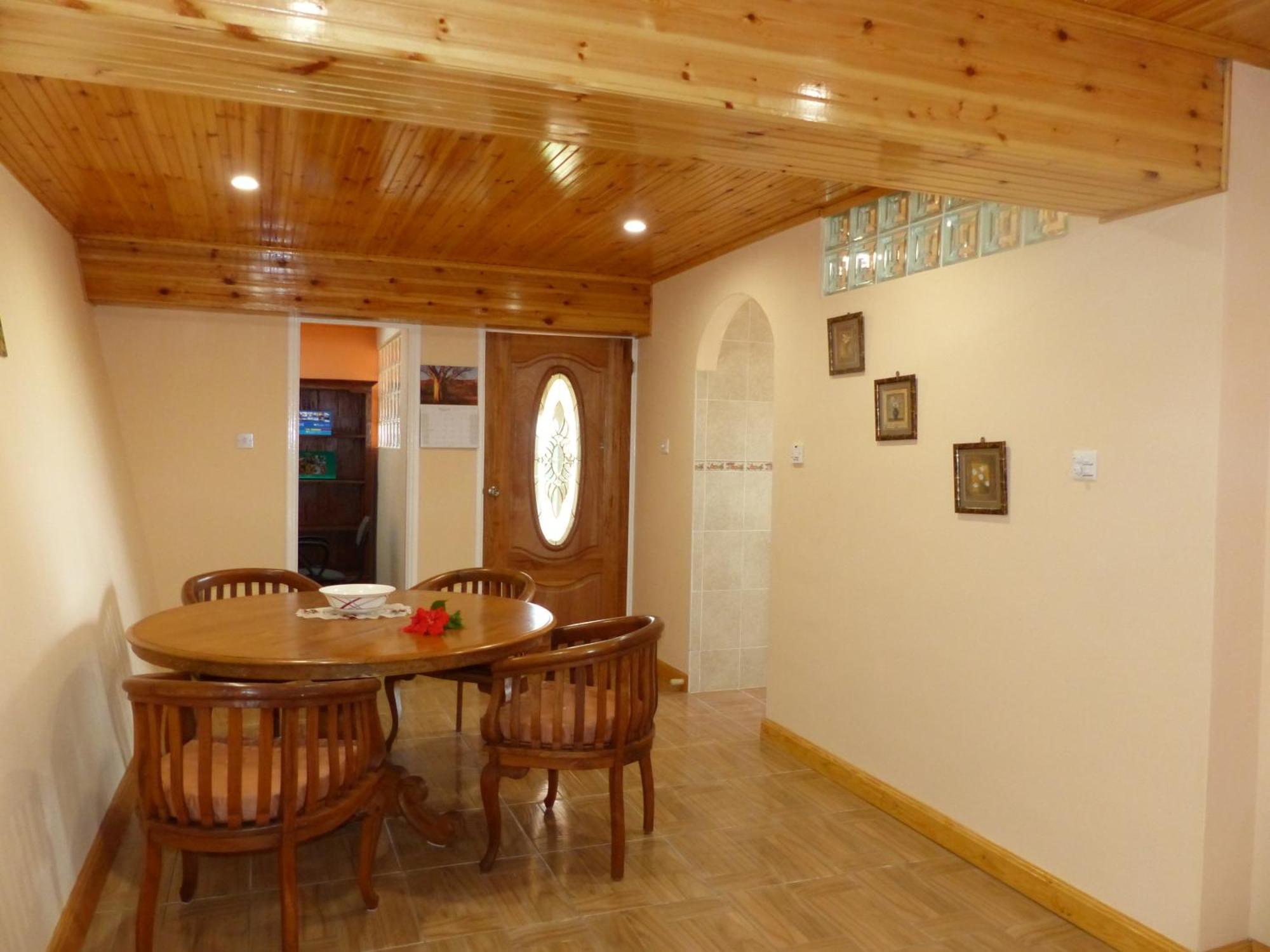 Hibiscus House Seychelles Self Catering Apartment วิกตอเรีย ภายนอก รูปภาพ