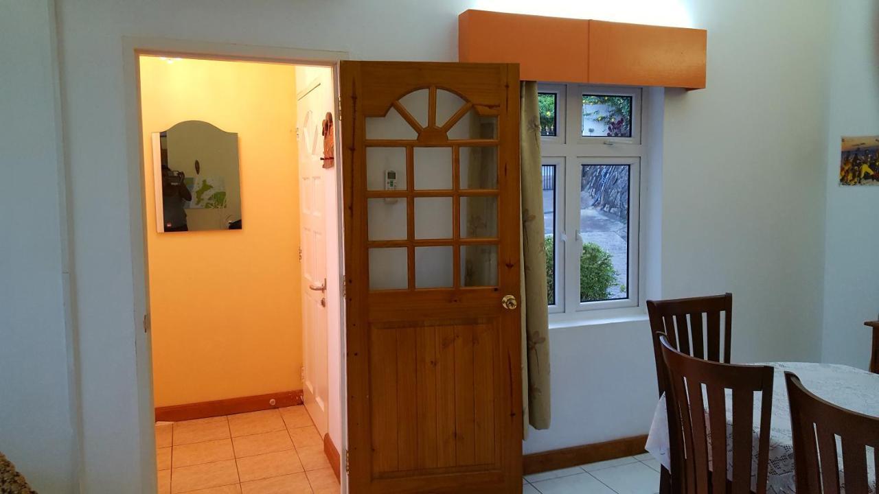 Hibiscus House Seychelles Self Catering Apartment วิกตอเรีย ภายนอก รูปภาพ