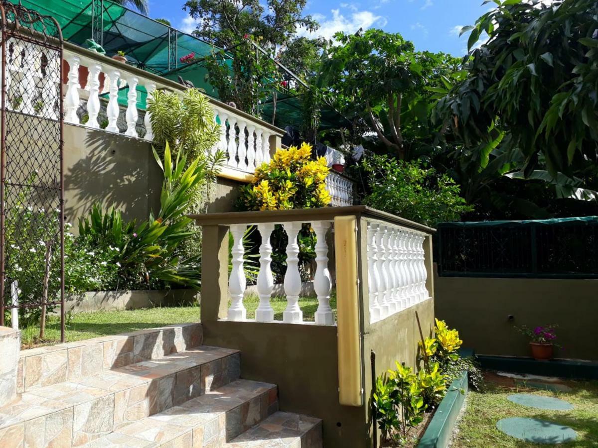 Hibiscus House Seychelles Self Catering Apartment วิกตอเรีย ภายนอก รูปภาพ