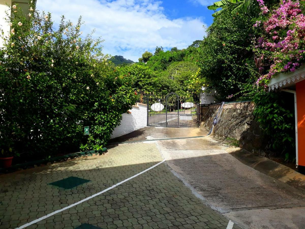 Hibiscus House Seychelles Self Catering Apartment วิกตอเรีย ภายนอก รูปภาพ